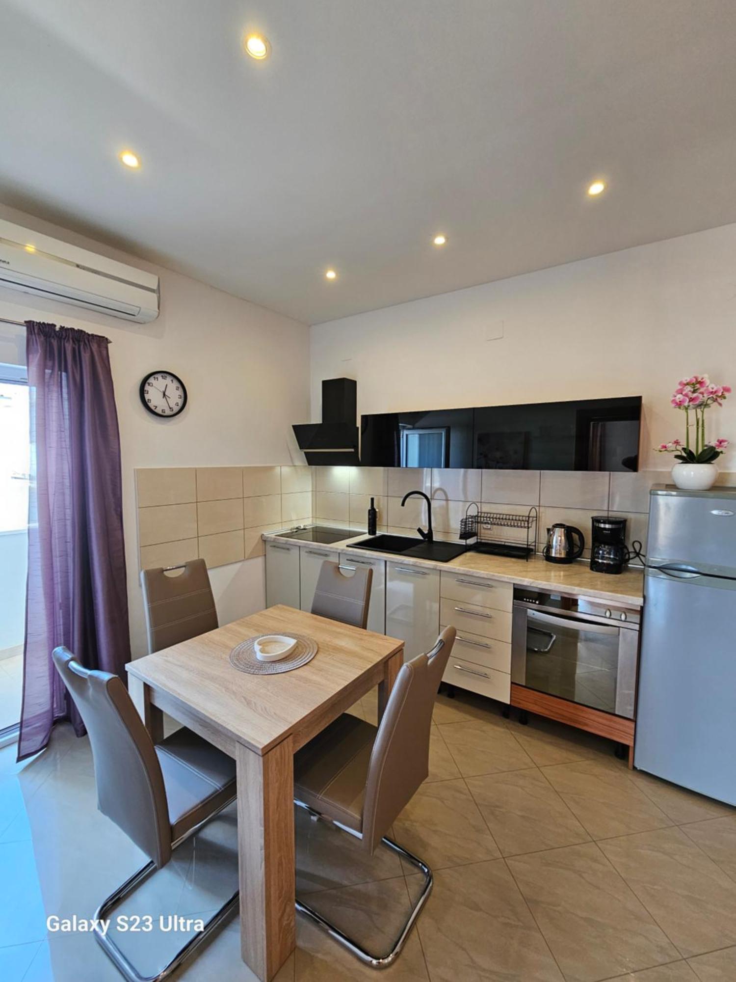 Apartmani Dianna Kastela Exterior photo