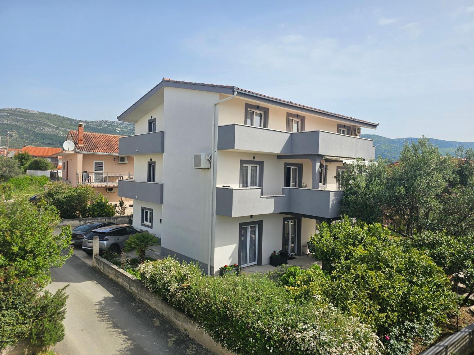 Apartmani Dianna Kastela Exterior photo
